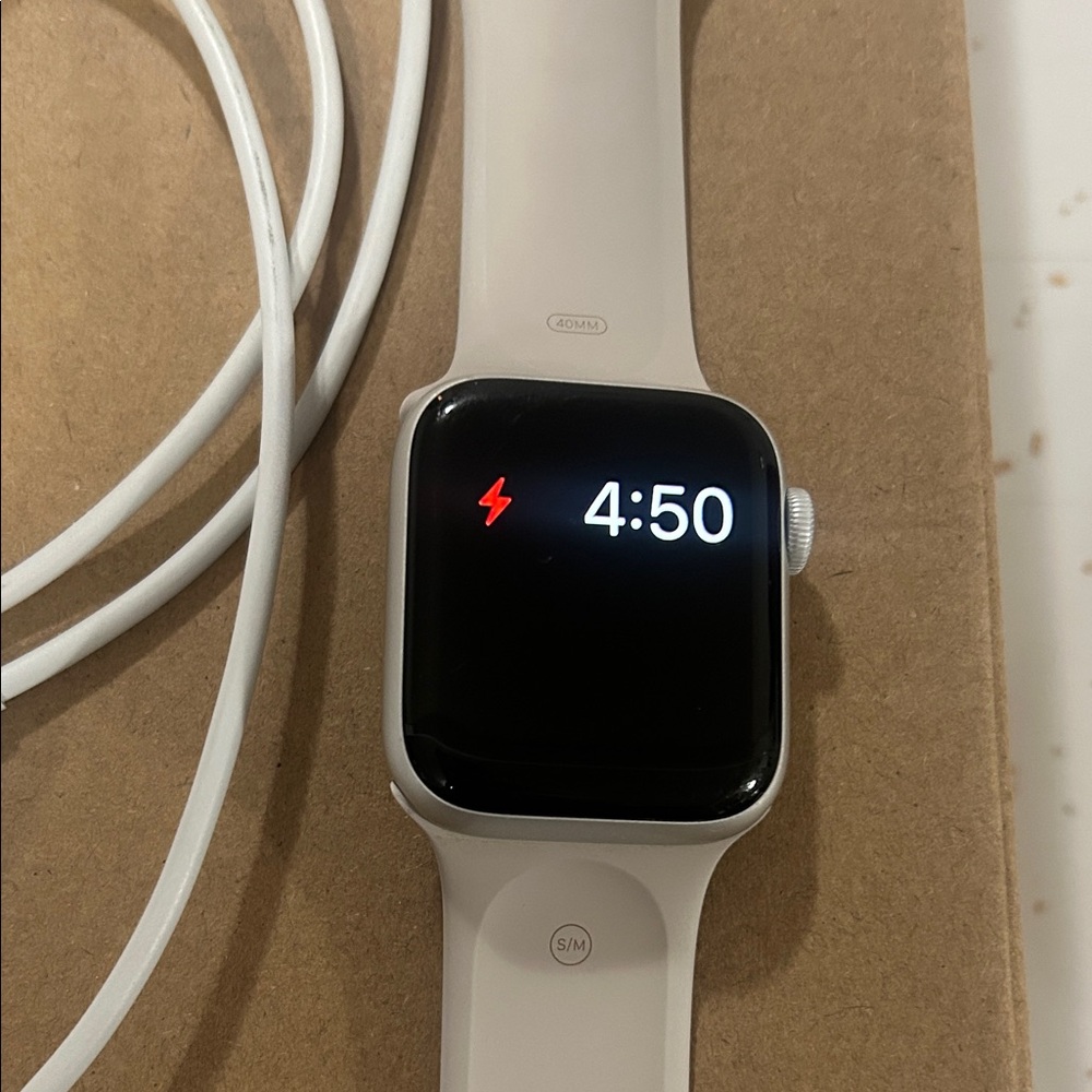 Apple Smartwatch Series 5 40mm Aluminum with White Band and Silver Case